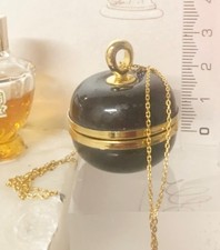 Van Cleef Arpels  Parfum Solide Pendentif +ancien avec sa pochette pour export