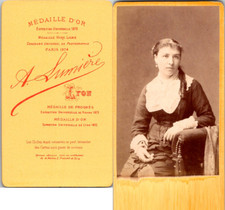 Lumière, Lyon, Femme en pose