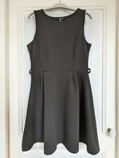 Jolie petite robe noire T42