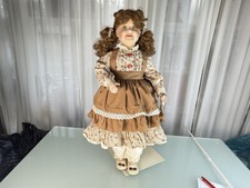 Poupée d'artiste poupée de collection en porcelaine 73 cm. Excellent état