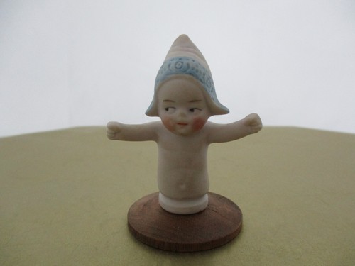 Baby with blue white bonnet - blue,