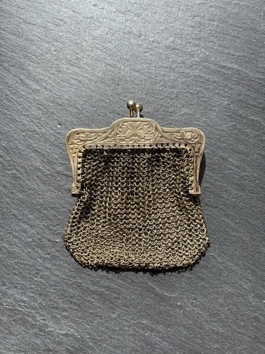 Ancienne petite bourse porte