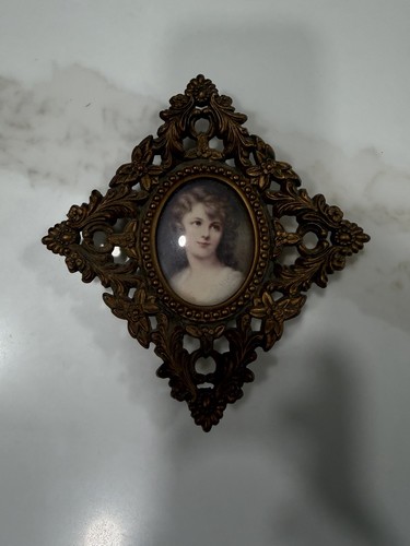 Mini portrait frame 70s - frame,