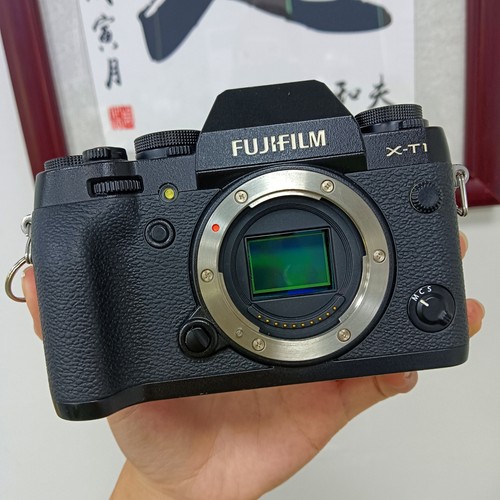 Fuji xt1 black mirrorless - fuji,