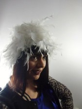 Chapeau bonnet burlesque spectacle cabaret plumes blanches original