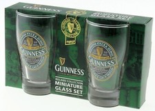Guinness Lot De 2 X Miniature Bière Lunettes Avec Irlande Modèle sous Licence