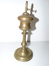 ANCIENNE LAMPE A PETROLE OU A