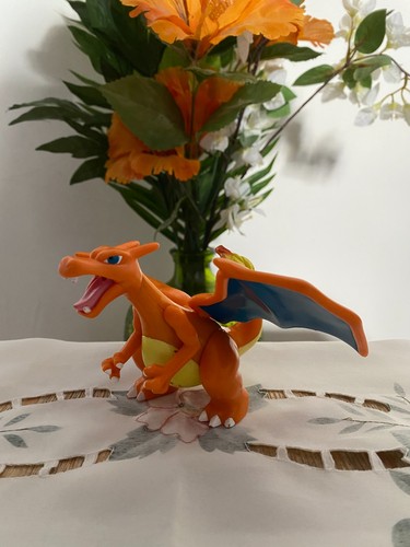 Figurine pokémon dracaufeu - figurine,
