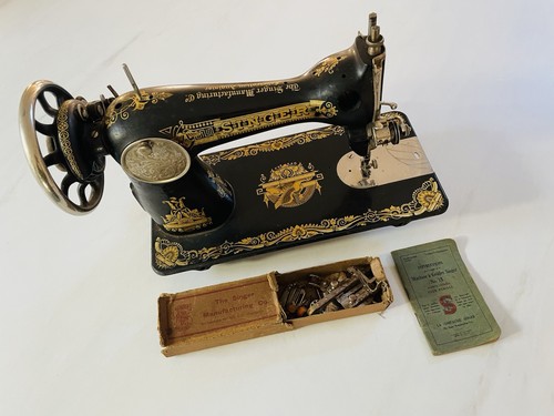 Ancienne machine coudre - ancienne, à
