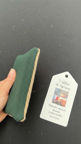 éponge artisanale avec - avec, gratte