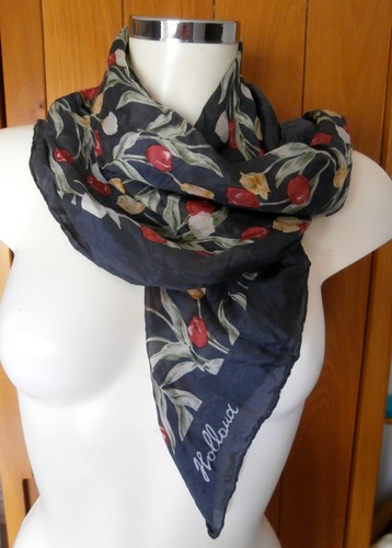 Joli foulard carré soie - joli,