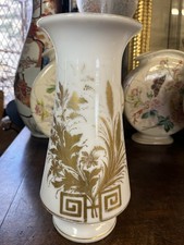 Vase en opaline décor de Fleurs… H. 30 Cm