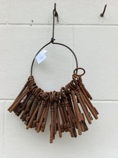 Trousseau de 39 clés anciennes en fer forgé – patine d’origine – déco brocante