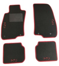 Set Compatible Tapis pour Mito in moquette Bordure Rouge 4 Broderie Rouge  4 Fix