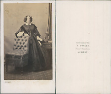 Duclos, Lorient, dame avec coiffe CDV vintage albumen Tirage albuminé  6,5