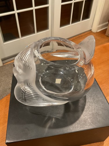 Lalique adelaide dove vase - lalique,