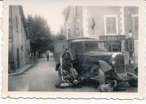Accident camion moto commerce - camion,