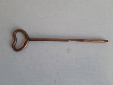 Décapsuleur clé à sardines de la Sté Laitière MAGGI en forme de cœur