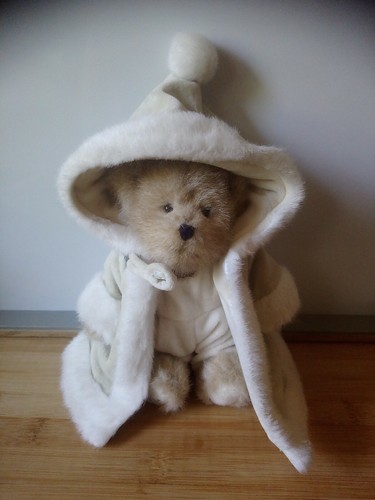 Peluche ours beige salopette