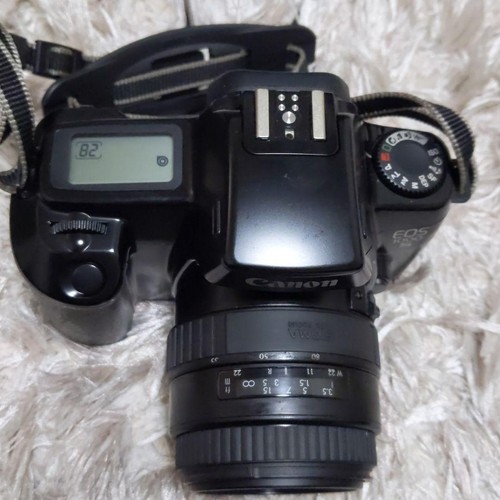 Appareil photo argentique noir