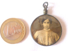 ANCIEN MÉDAILLON PENDENTIF