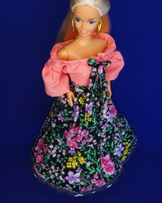 Barbie tenue bohème romantique jupe longue à fleurs avec top décolleté