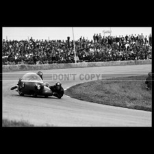 Photo M.000701 FITZ SCHEIDEGGER JOHN ROBINSON BMW SIDECAR DUCTH TT 1963