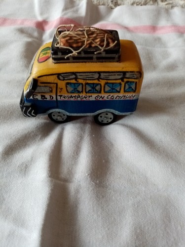 Vieux jouet africain bus - vieux,