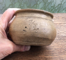 Petite poterie ancienne