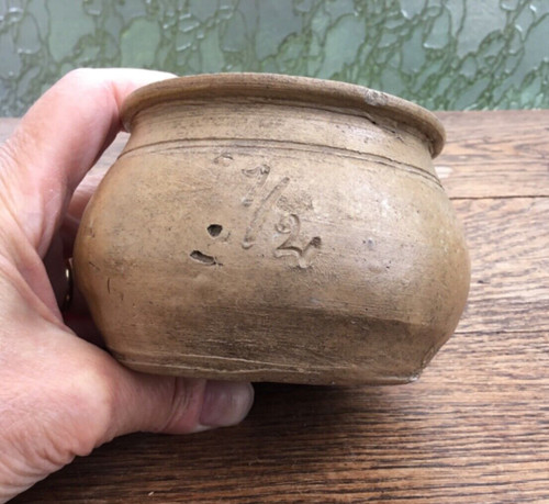 Petite poterie ancienne