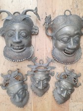 5 masques muraux en bronze