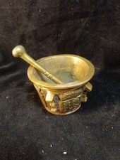 Très Joli Mortier En Bronze, Poids 1kg. Diamètre 9.5cm.