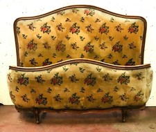  Lit louis XV sculptée hêtre massif teinte brune recouvrement tissus.XX siècle.