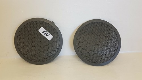 Cache enceinte porte avant