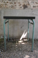 RENE HERBST ET REX TABLE CARRE A RARE PLATEAU EN BAKELITE VERTE EN PARFAIT ETAT 