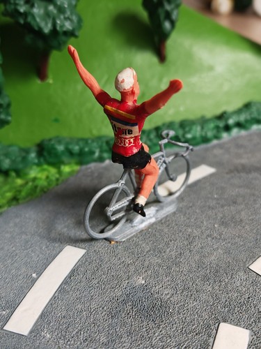Cycliste figurine miniature