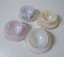 4 tasses arcopal pastel irisé