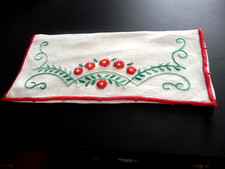Linge ancien Porte serviette en lin brodé de fleurs