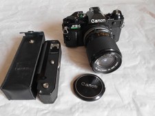Appareil photo reflex vintage Canon AE-1 programme version tout noir + vent moteur et objectif