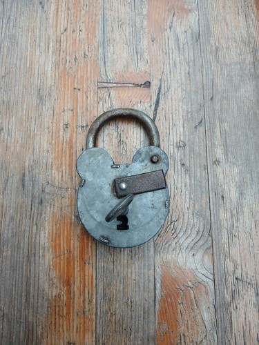 Ancien cadenas avec clé - cadenas, sa
