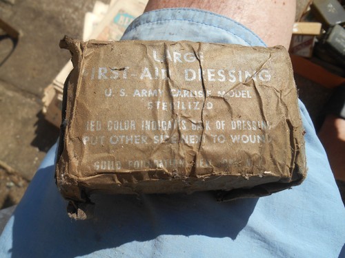 Militaria large first - large, aid