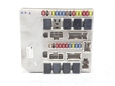 Boite a fusibles 8200674661 Renault CLIO III