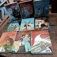 lot 9 livres Alice à Paris 