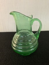 Broc pichet a vin vert en