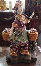 SCULPTURE CHINOISE Porteuse