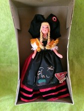 Poupée MABEL folklorique