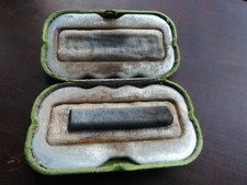 ANCIENNE BOITE AVEC CHARBON