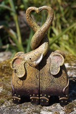 NA0577   FIGURINE  STATUETTE 2