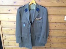 Ancien tenue militaire veste et pantalon avec insigne et barrettes Algérie