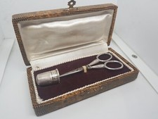 Tres Beau NECESSAIRE DE COUTURE ANCIEN EN ARGENT ETUI avec DE ET CISEAUX